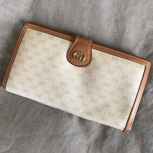 Vintage white web Gucci wallet
